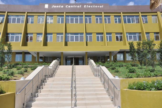 JCE advierte no es tiempo de precampaña y al PLD que su consulta no afectará aspiraciones posteriores