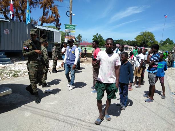 Militares refuerzan la frontera por Pedernales