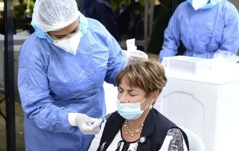 Salud notifica otros 261 contagios covid