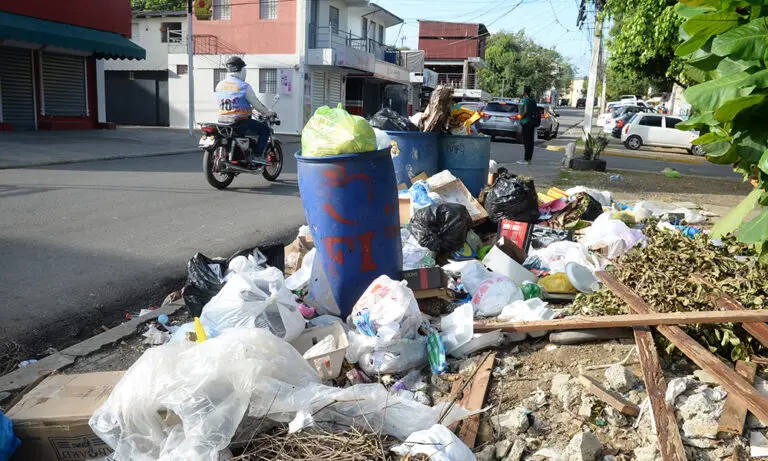 Barrios de zona sur en Santiago están arropados por la basura ...
