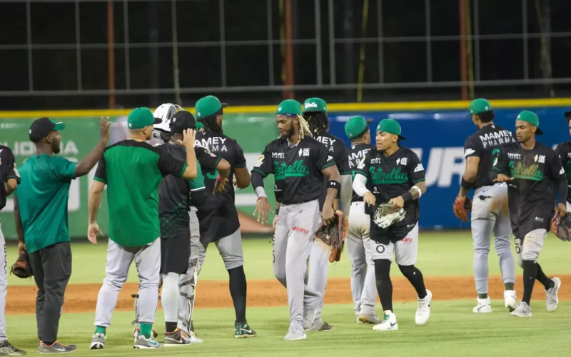 Las Estrellas superan a los Toros del Este