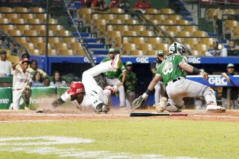 Leones triunfa primero en el béisbol de la RD