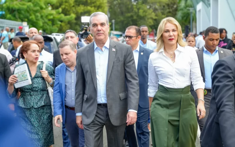 Luis Abinader recorre la Feria del Libro 2024