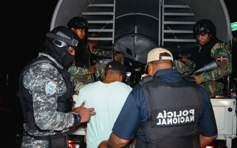 Desmantelan punto de drogas y apresan dos en Salcedo