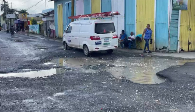 Exigen asfalto de calles y un sistema cloacal en Pimentel, provincia Duarte