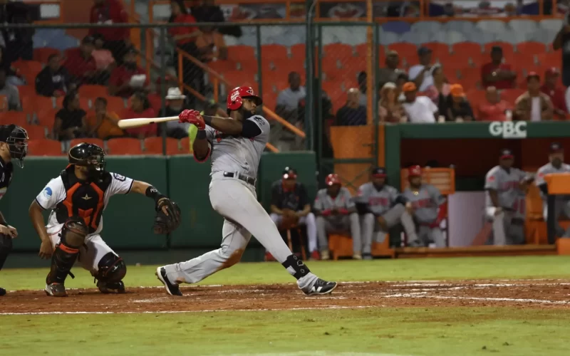 Leones consiguen décima victoria y extienden racha ganadora