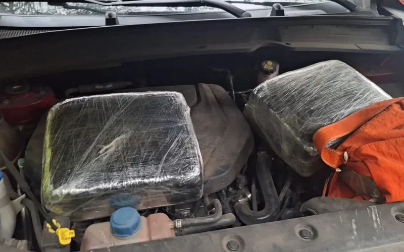 Ejército ocupa marihuana escondida en motor de jeepeta en Valverde