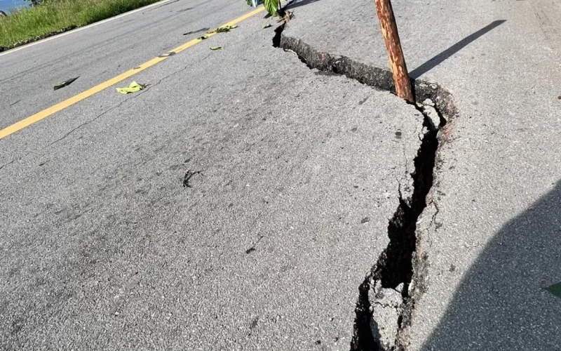 Obras Públicas evalúa daños vías agrietadas en Samaná