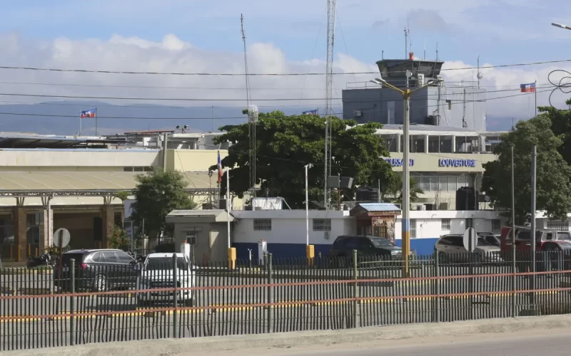 EE.UU. prohíbe los vuelos comerciales a Haití tras ataques a aviones de Spirit y JetBlue
