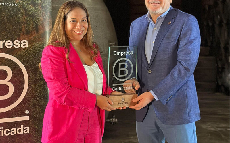 Ron Barceló recibe una distinción internacional