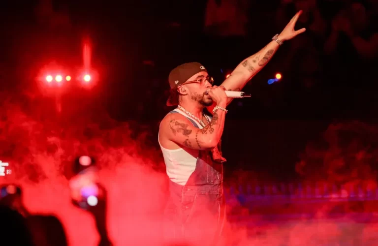 Bad Bunny anuncia su gira mundial “Debí Tirar Más Fotos” el 21 de noviembre en República Dominicana