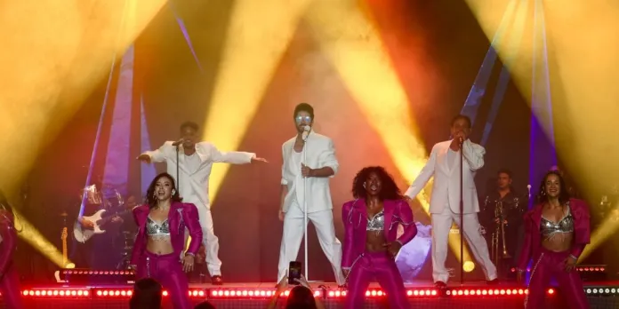 Manny Cruz celebra su espectáculo “2080” en el Teatro La Fiesta