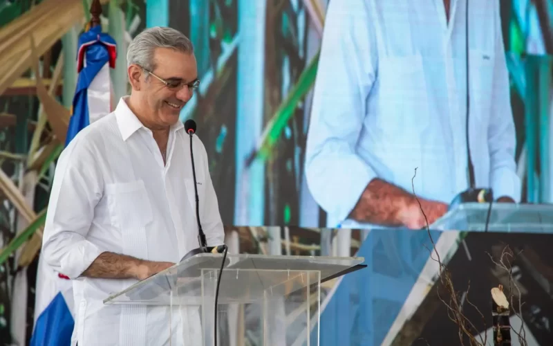 Luis Abinader reconoce a colonos azucareros y al sector cañero